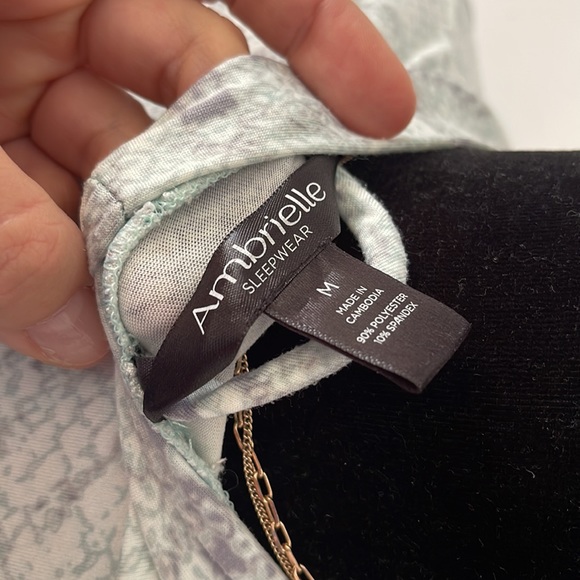 AMBRIELLE | Women’s Snake Spandex Green Gray Cozy Short Robe Size M - Picture 6 of 6